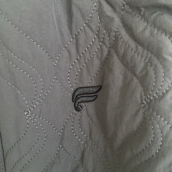 New Fabletics Grey and Black Vest - Picture 3 of 7